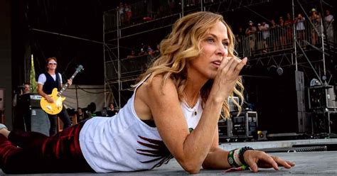 Sheryl Crow - All I Wanna Do - Live Performance