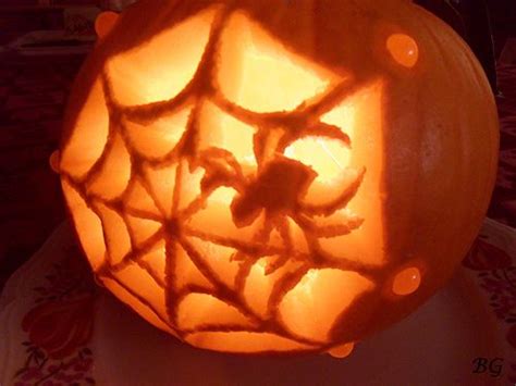 Pumpkin carving Spider Web Sculpture sur potiron toile d araignée