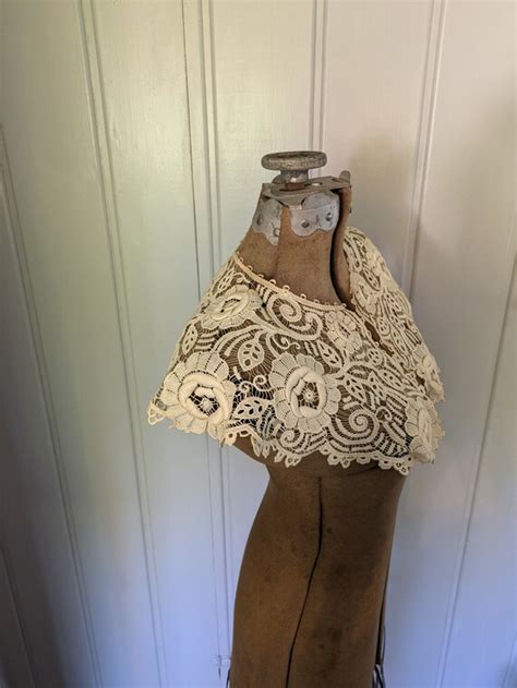 Antique Edwardian Lace Collar Gem