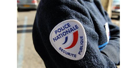 Insolite Le Policier En Uniforme Se Vante Sur Facebook D Tre Acteur De Films Porno Gay