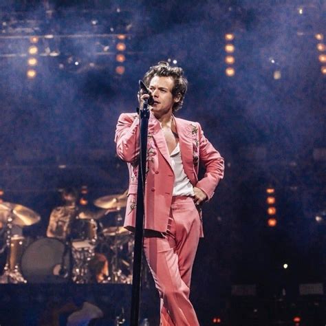 A Definitive Ranking Of Harry Styles 2018 Tour Suits Harry Styles Concert Harry Styles