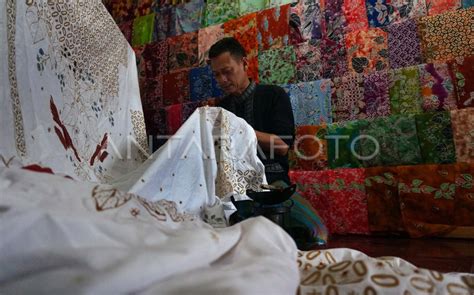 Perajin Batik Khas Pasuruan Antara Foto