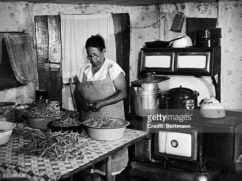 Vintage African American Cooking Photos And Premium High Res Pictures Getty Images