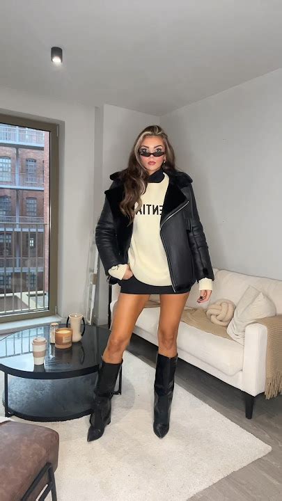 Hot Sexy Lucy Appleton Bikini Pics