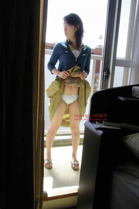 Maksa Istri Tetangga Hot Buat Ngentot Dan Pamer Memek Dijalan