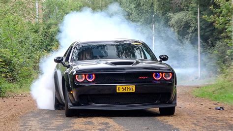 720HP Dodge Challenger SRT HELLCAT - Revs, BURNOUTS, Drag Racing! - YouTube