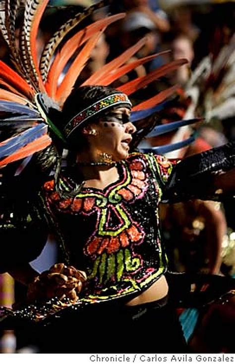 OAKLAND / Remembrance of dead loved ones mixes art, commerce, religion