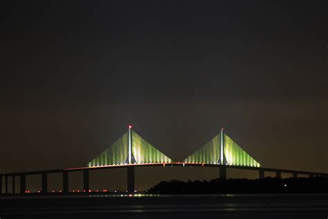 The Sunshine Skyway Bridge at night over Tampa Bay, FL (4s exposure) [5184x3456] [OC] : r ...