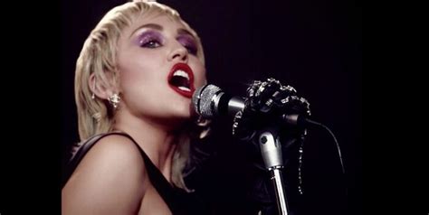 Video Miley Cyrus Estrena Plastic Hearts Noticias