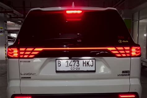 Toyota Innova Zenix Tampil Elegan Pakai Stop Lamp Alphard