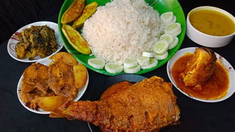 Eating Rice With Spicy Fish Curry Fish Head Curry Vegetable Fish