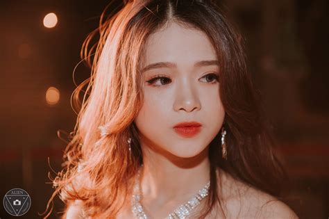 Linh Ka diện váy công chúa giảm giá lạc quẻ giữa dàn hot girl ở sự kiện thời trang