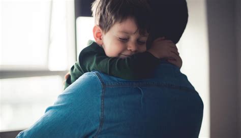 Papá Abrazando A Su Hijo Fathersday Love Padres Single Dads