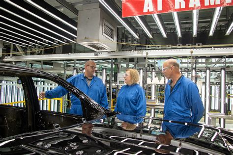 Unifor Leadership visits General Motors Oshawa plant ahead of D3 ...