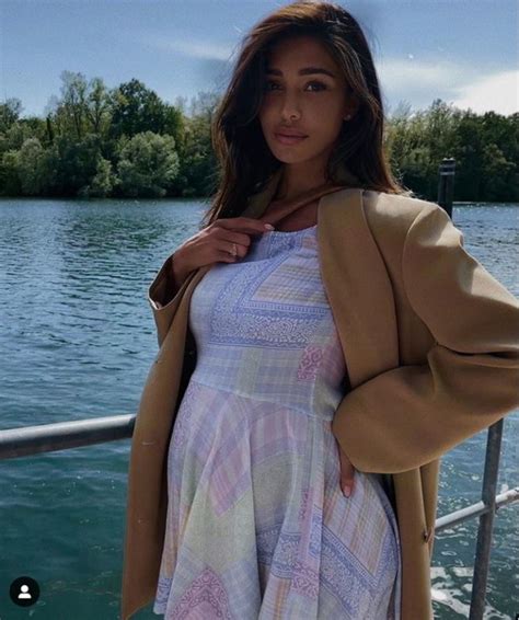 Belen in bikini è esplosiva alla 34esima settimana Tgcom24