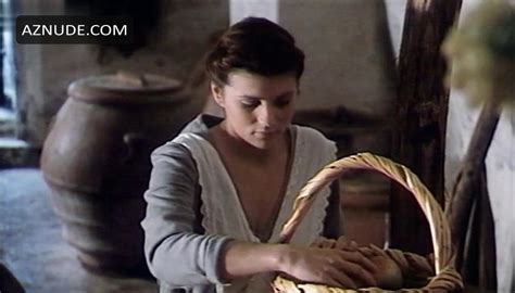 TRANQUILLE DONNE DI CAMPAGNA NUDE SCENES AZNude