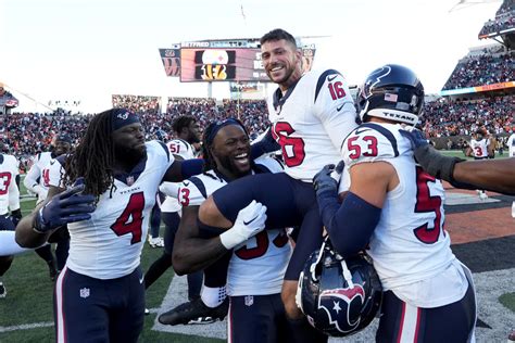 NFL kickers set record Sunday with 5 walk-off game-winning field goals ...