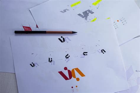 Schetsen En Tekeningen Van Het Op Papier Gedrukte Logo Ontwikkeling