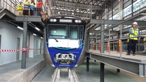 PT MRT Jakarta Uji Coba Kereta Pertama Di Depo Lebak Bulus PONTAS ID