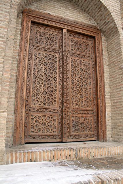 Бухара нетуристическая. | Wooden main door design, Antique doors ...