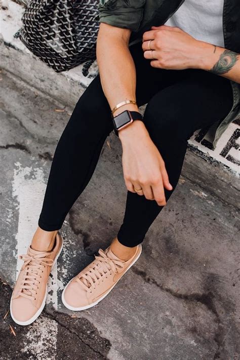 Zapatillas Nude Las Nuevas Favoritas De Tu Armario Effortless Chic Apple Watch Fashion