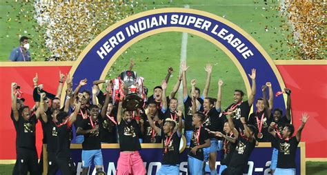 In Pics | Mumbai City FC Celebrate Winning the ISL 2020-21 Trophy - News18