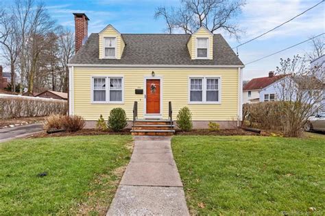 1559 Whitney Ave Hamden Ct 06517 Mls 170621207 Redfin