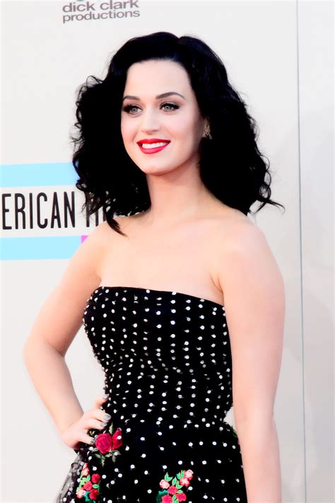 Katy Perry - Steckbrief, Bilder, Biografie, Alben & Fakten