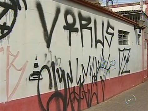 G Pr Dios S O Alvos De Vandalismo No Centro De Tatu Sp Not Cias