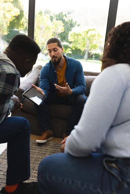 Premium Photo Diverse Group Of Friends And Male Therapist With Tablet