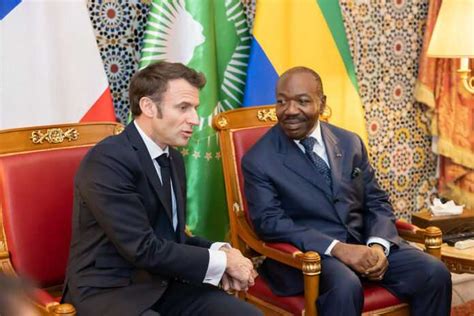 De leau dans le gaz dans la tournée de Macron en Afrique centrale