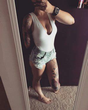 Casual Cleavage Porn Pic