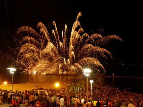 Las Hogueras De San Juan Un Festival Importante En España El 23 De