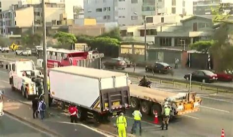 Surco reportan gran congestión vehicular tras