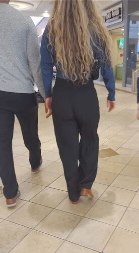 Jiggly Ass PAWG Filling Some Flare Pants Pretty Face Too Spandex Leggings Yoga Pants Forum