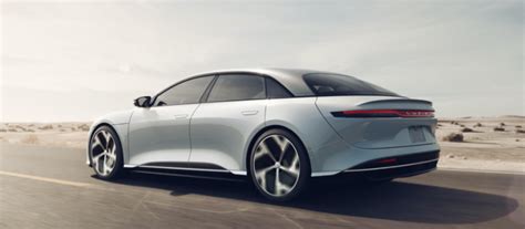 千匹馬力「或」800 公里續航：lucid Air 首發夢想版突生雙車型，車主必須二擇一 Yahoo奇摩汽車機車