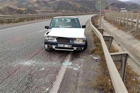 Tekeri Kopan Otomobil Bariyere Arpt Yaral Son Dakika