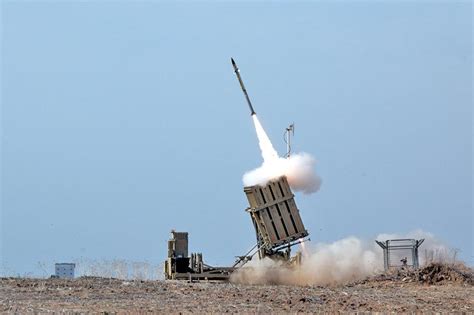 Roket Hamas Buat Sistem Pertahanan Udara Iron Dome Israel Dikritik