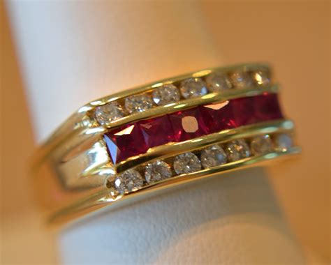 BEAUTY AND FASHION: MENS WEDDiNG GOLD RINGS RUBY