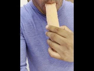 用呕吐反射对我的新 7 8 英寸假屌口活 Pornhub Gay