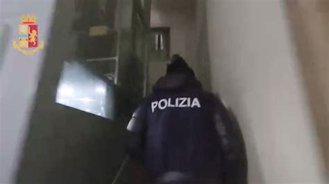 Camorra Guerra Tra Clan Raia E Notturno A Scampia 5 Arresti VIDEO