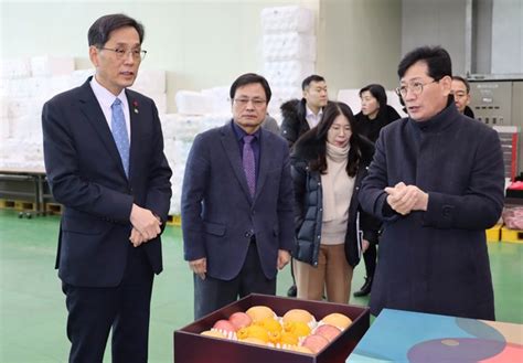 포토뉴스 한훈 농식품부 차관 사과 농가와 간담회 개최