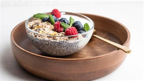 Desayuno Ligero Prepara Un Delicioso Bowl De Frutos Rojos Con Avena Y