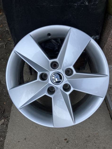 Alu felge ŠKODA 16 cola rupe 5x112 NOVI MODEL Kao NOVE