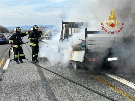 Furgone In Fiamme Nel Territorio Del Comune Di Montemiletto Dell