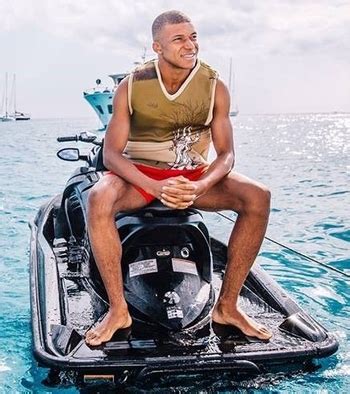 KYLIAN MBAPPÉ Feet AZNudeFeet Men