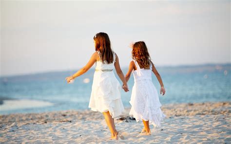 Girls Beach Sand Summer Children Wallpaper 2560x1600 15461