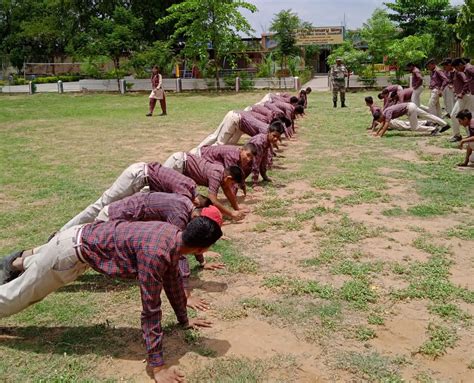 डी ए वी में एन सी सी कैडेट्स की एनरोलमेंट जांच प्रक्रिया पूरी एन सी सी में नामांकन में छात्र व