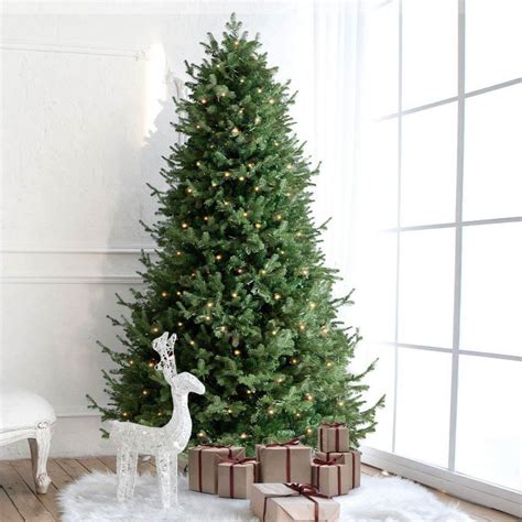 The 10 Best Pre-Lit Christmas Trees You Can Buy - IneptHomeowner