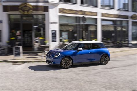 Der Vollelektrische MINI MINI Cooper SE MINI Faba